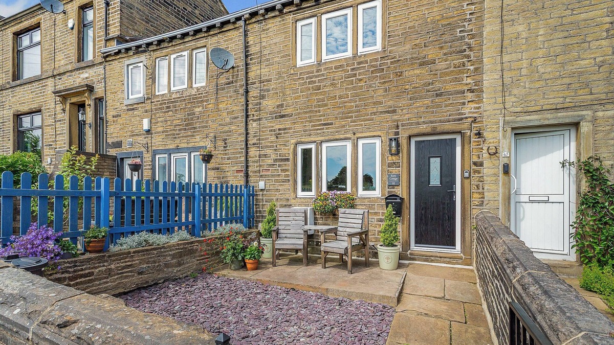 Halifax Cottage | 2 bedroom accommodation in Warley, near Haworth