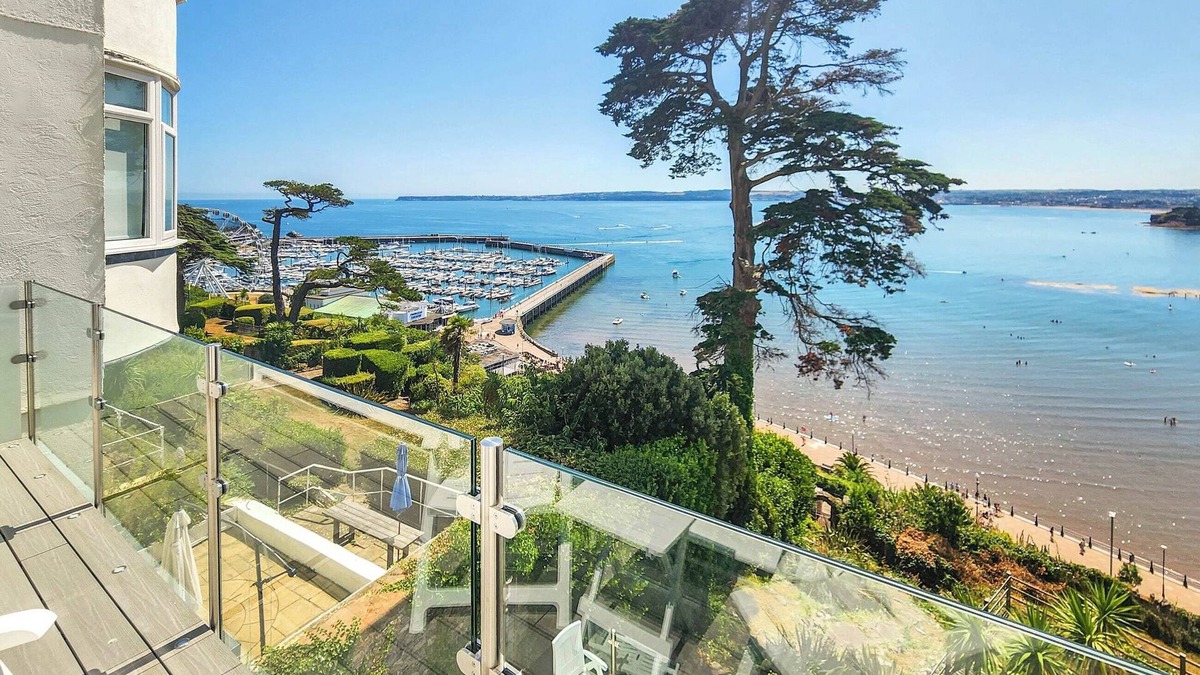 Torquay City Centre House | 2 bedroom accommodation in Torquay