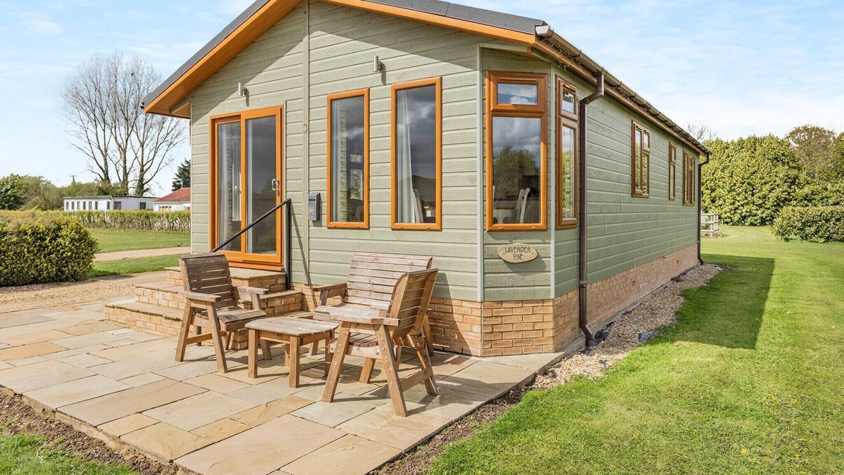 Wisbech House | 2 bedroom accommodation in Three Holes, Nr Downham Market