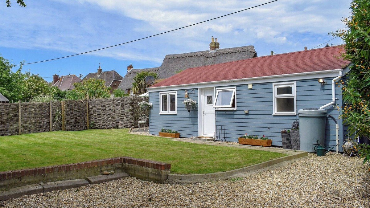 Newport Cottage | 2 bedroom accommodation in Brighstone, near Freshwater