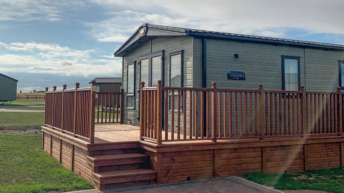 Tunstall Cabin | 2 bedroom accommodation in Tunstall, Nr Hull