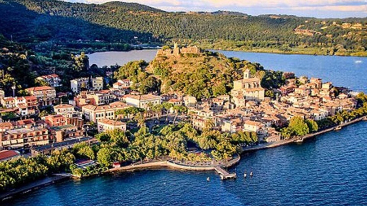 Lake Bracciano Apartment | 2 Bedroom Apartment in Trevignano Romano