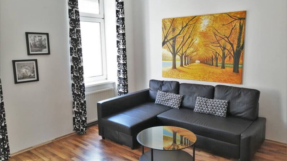Funfhaus Apartment | 2 Bedroom Apart with Balcony in Reindorf