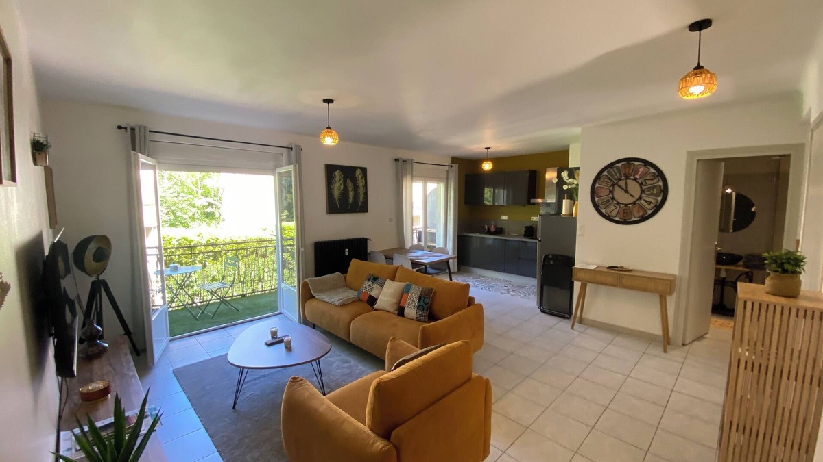 Vals-les-Bains Apartment | 2 bedroom apartment Vals les bains with balcony 5 minutes from the thermal baths