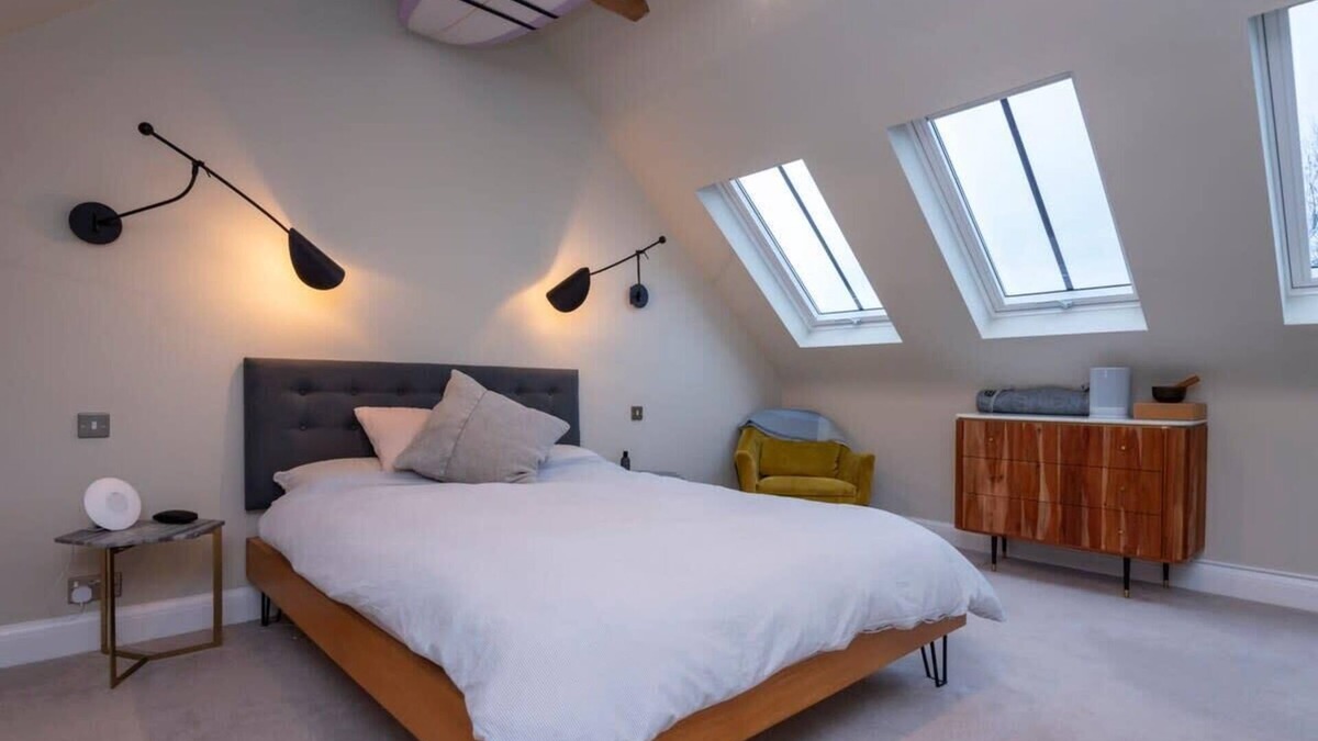 Coombe Hill Apartment | 2 bedroom apartment - 200m from Richmond Park