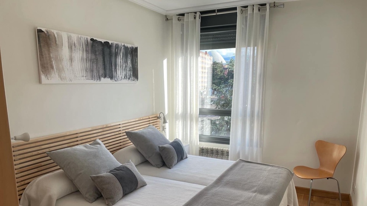 Las Campas y San Claudio Apartment | 2 bedroom apartment. and free parking in La Losa