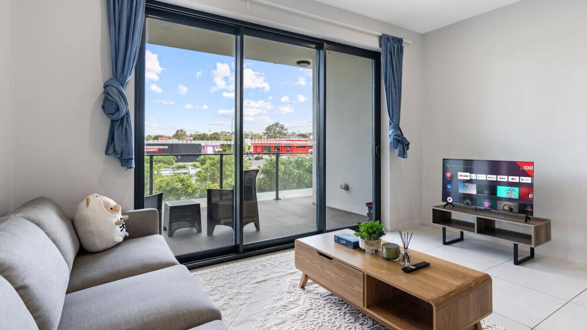 Macgregor Apartment | 2-Bedroom Apartment Balcony Close to All Hotspots
