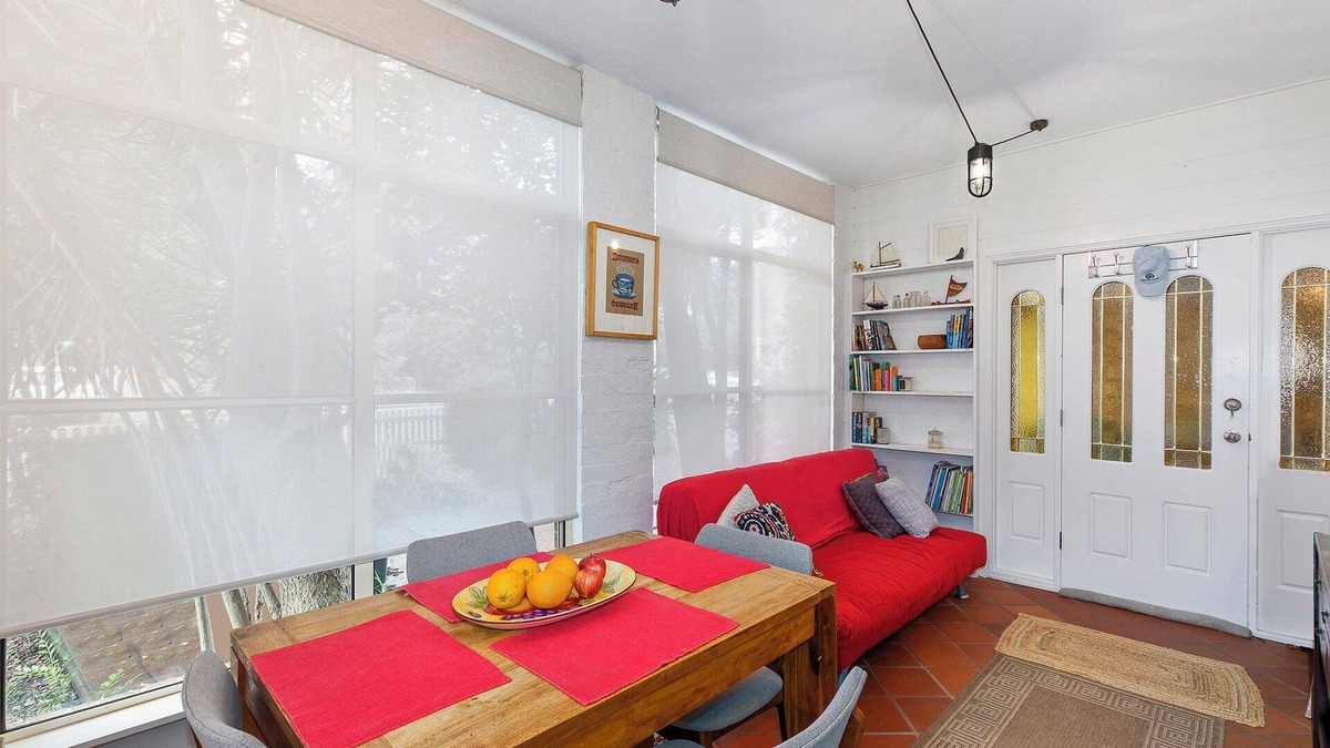 Noraville Apartment | 2 bedroom apartment 1 min walk from beach!nnFamily friendly sleeping 6 people.