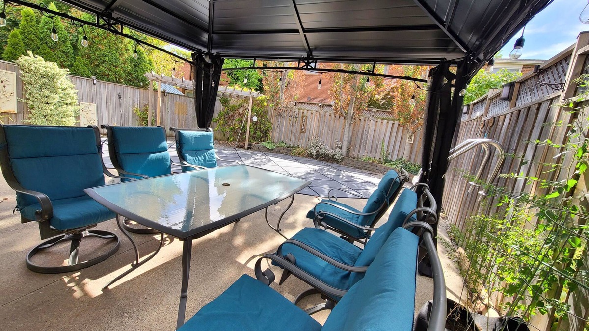 Erin Mills Apartment | 2-Bedroom Apartment near UTM & Pearson Airport