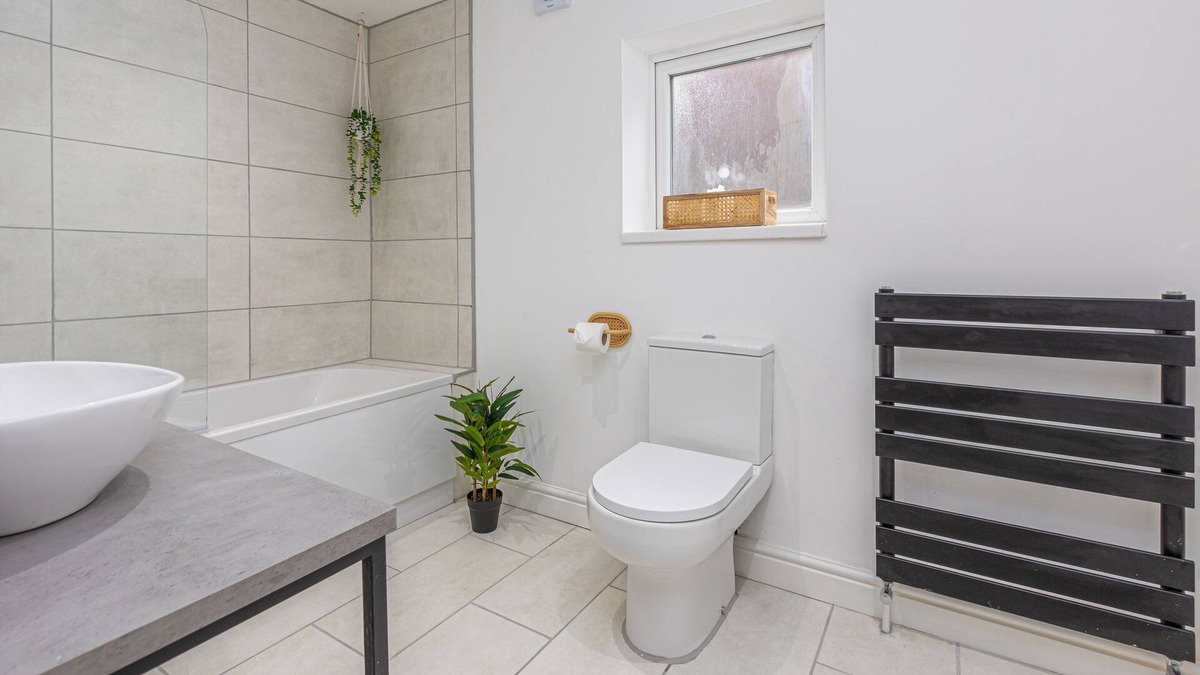 South Shore Apartment | 2 Bedroom Apartment, Sleeps 4 guests, Close to central Blackpool