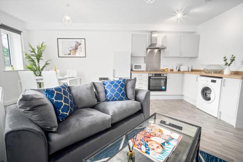 Cradley Heath Apartment | 2 Bedroom Apartment - Off-Street Parking - WIFI - Netflix - Top Rated - 49C