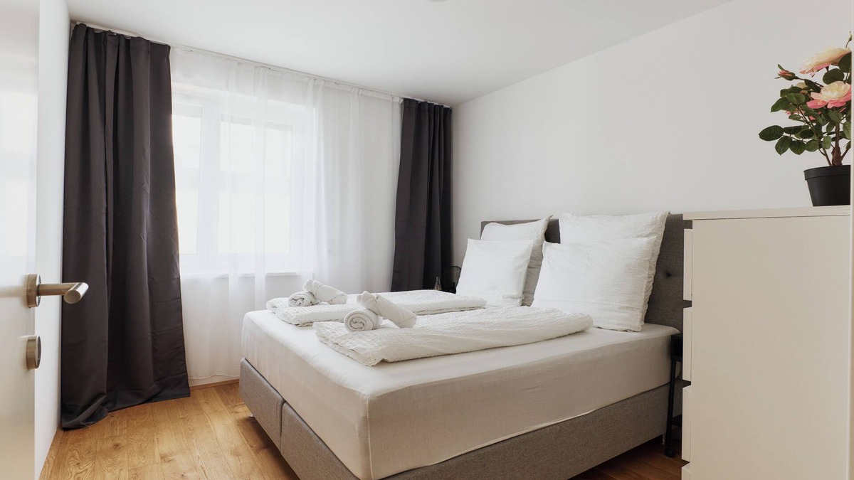 Hirschstetten Apartment | 2-bedroom apartment in cool Wien with WiFi, AC, big terrace and grill