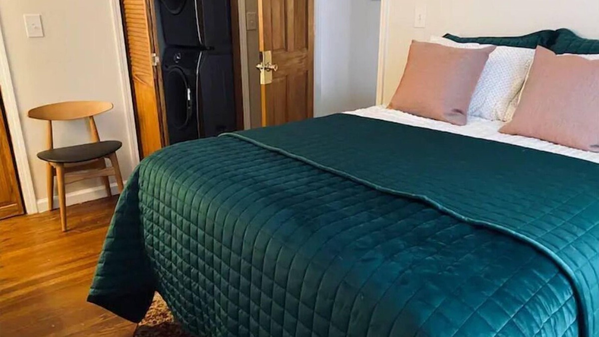 Grand Traverse District Apartment | 2 Bedroom Apartment in Downtown Flint.