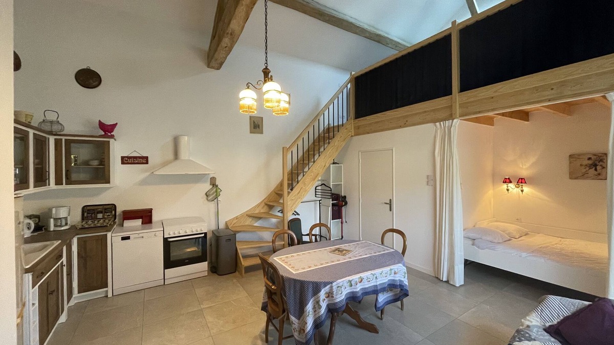 Beynost Apartment | 2 Bedroom Apartment in Beynost