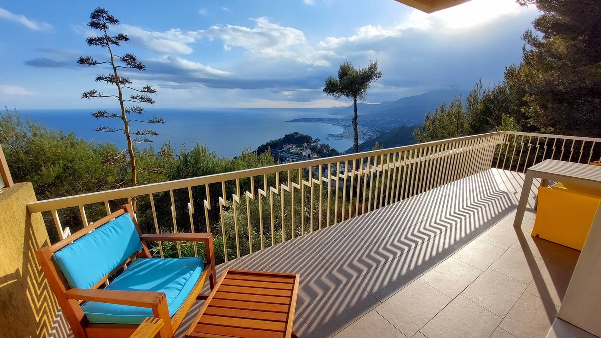 Mortola Superiore Apartment | 2-bedroom apartment, large terrace overlooking the Côte d'Azur
