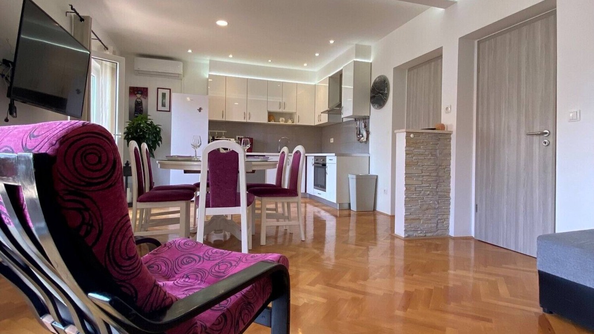 Stanici Apartment | 2 Bedroom Apartment Karla A1 for 6 person in Stanići near city Omiš