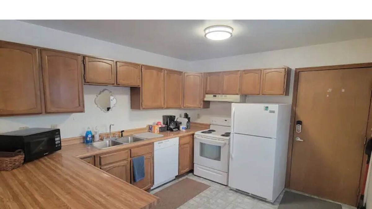 Moose Creek Apartment | 2 bedroom apartment by Eielson AFB and North Pole unit #1