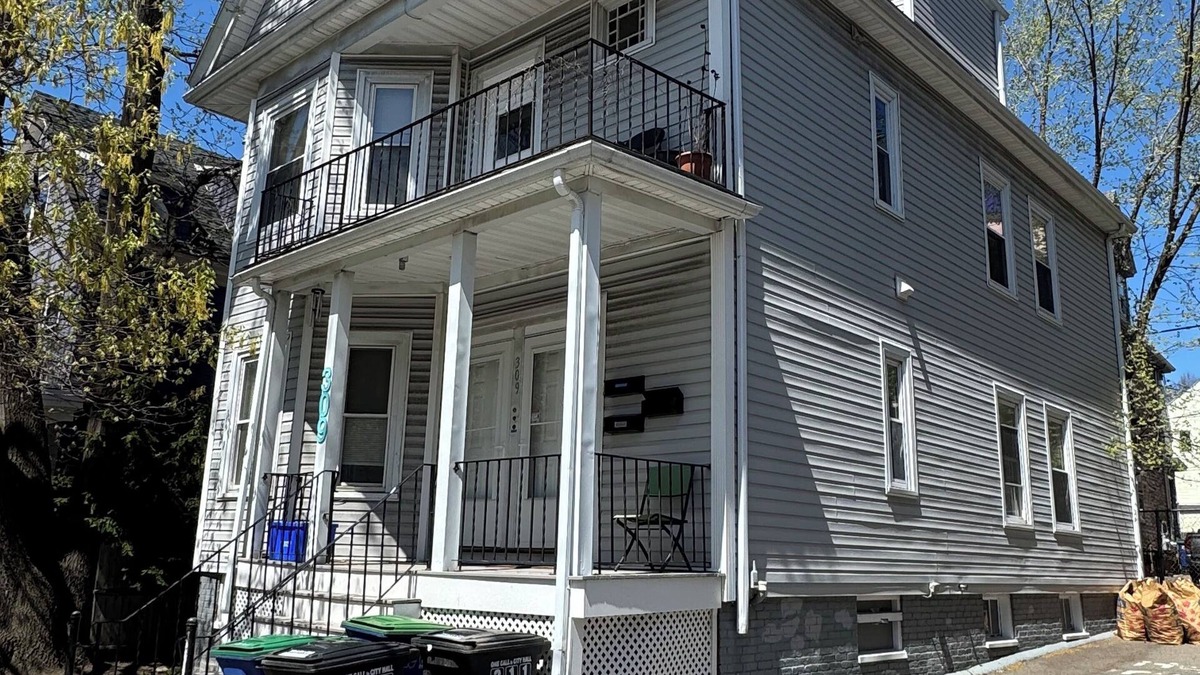 Spring Hill Apartment | 2-bedroom apartment in fabulous Somerville with AC, WiFi and off street parking