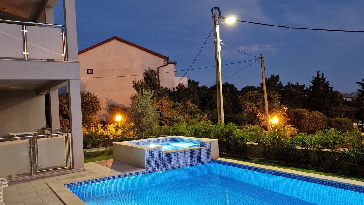 Karlobag Apartment | 2 bedroom apartment with pool and seaview!