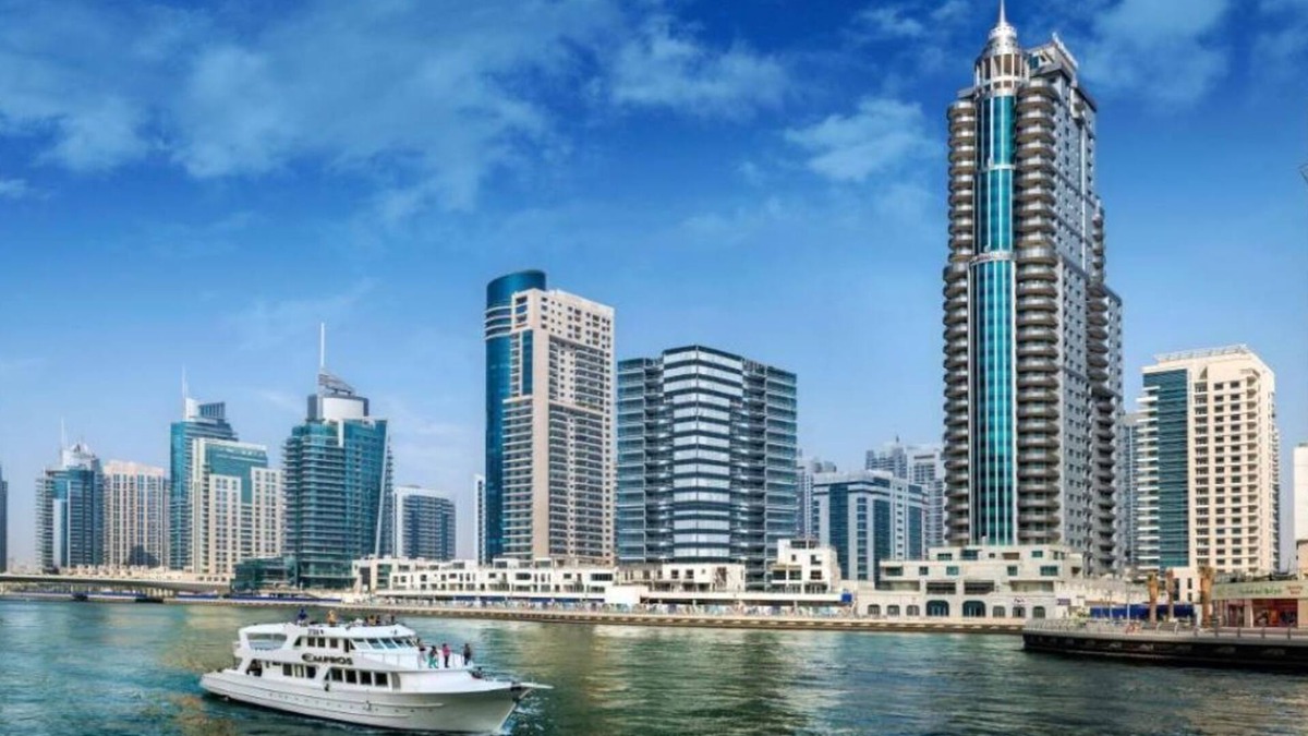 Dubai Marina Apartment | 2-Bedroom Apartment With Partial Marina Lake View