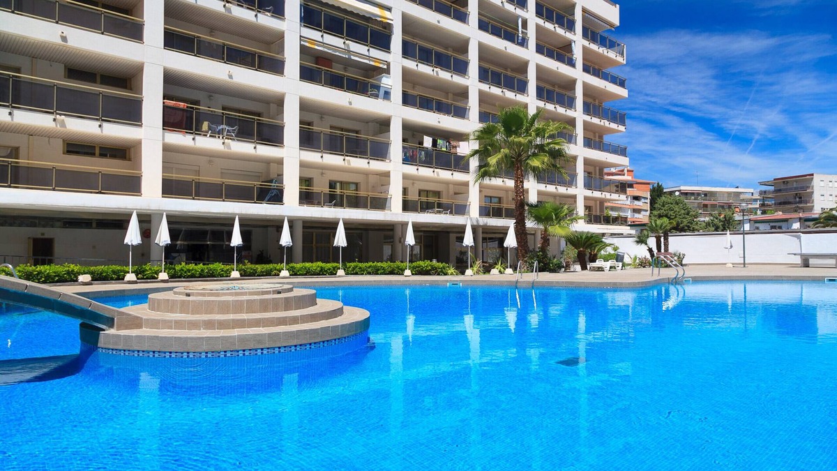 Salou City Centre Apartment | 2-Bedroom Apartment with air conditioning and Pool · UHC MICHELANGELO 238