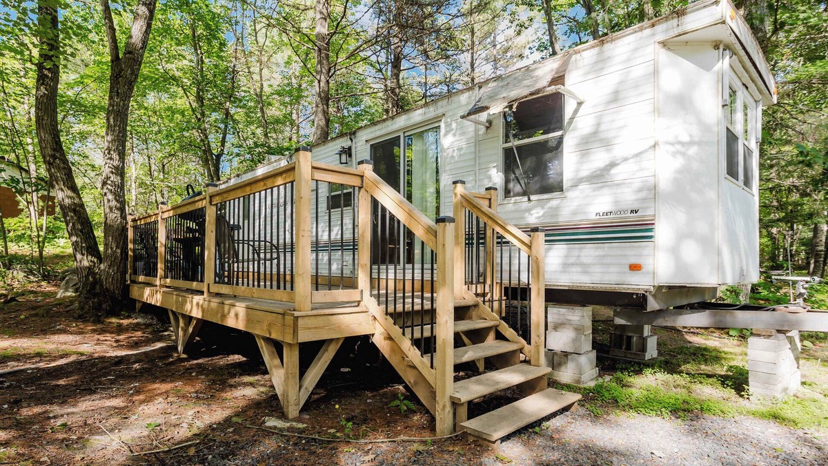 Carling House | 2-bedroom Camper Trailer Cottage #1
