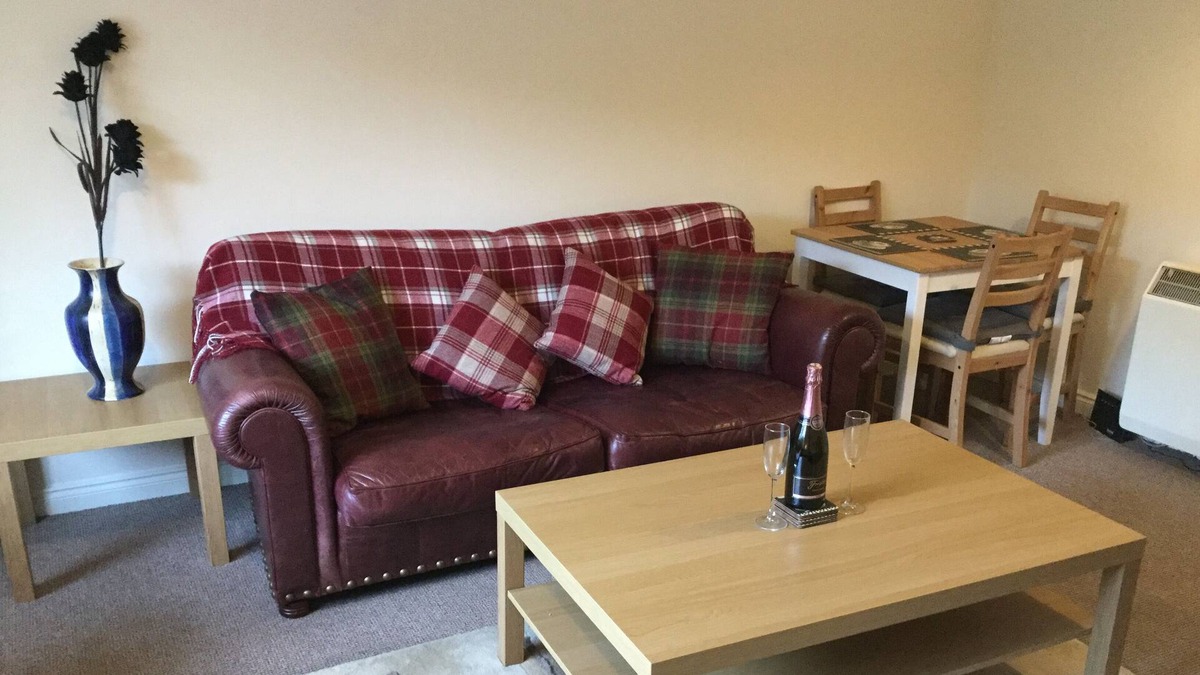 Tradeston Apartment | 2 Bedroom city modern apartment with parking and internet
