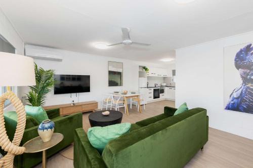 Pimlico Apartment | 2-Bedroom Comfort near Mater Hospital Pimlico