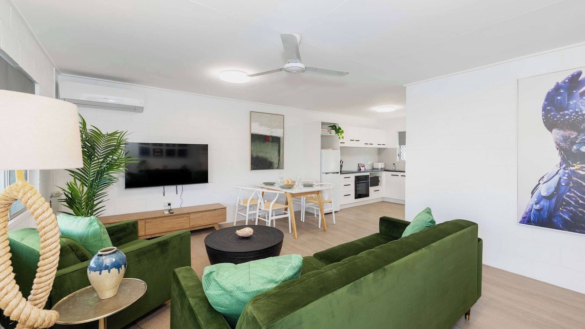 Pimlico Apartment | 2-Bedroom Comfort near Mater Hospital, Pimlico