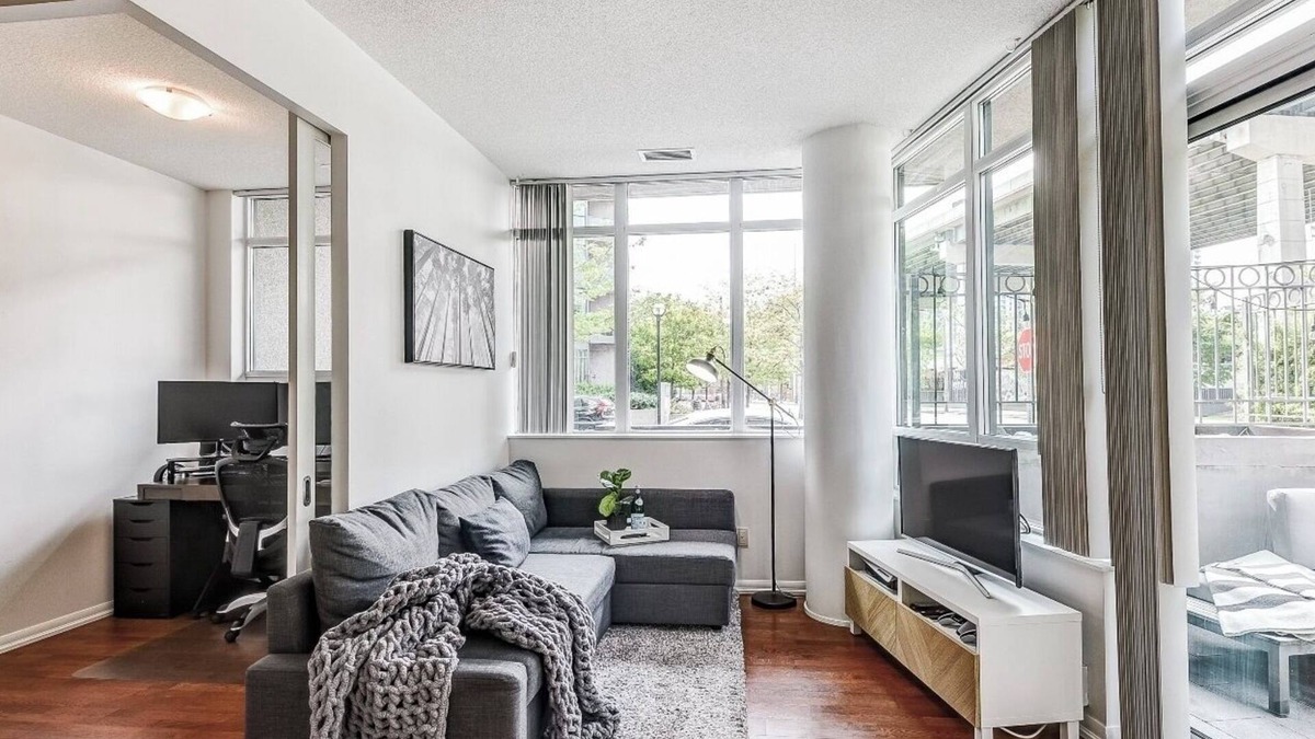 Fort York Condo | 2-bedroom condo in Downtown Toronto with free parking