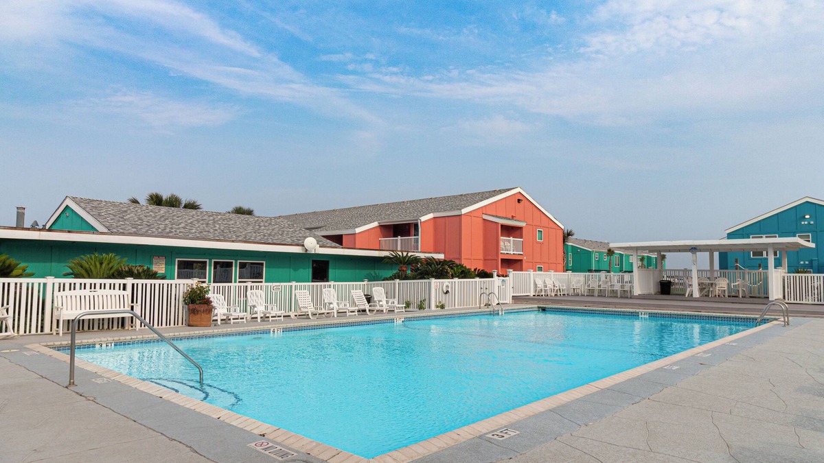 Port Aransas Condo | 2-bedroom condo in Port Aransas with AC, complete with Margarita Station!