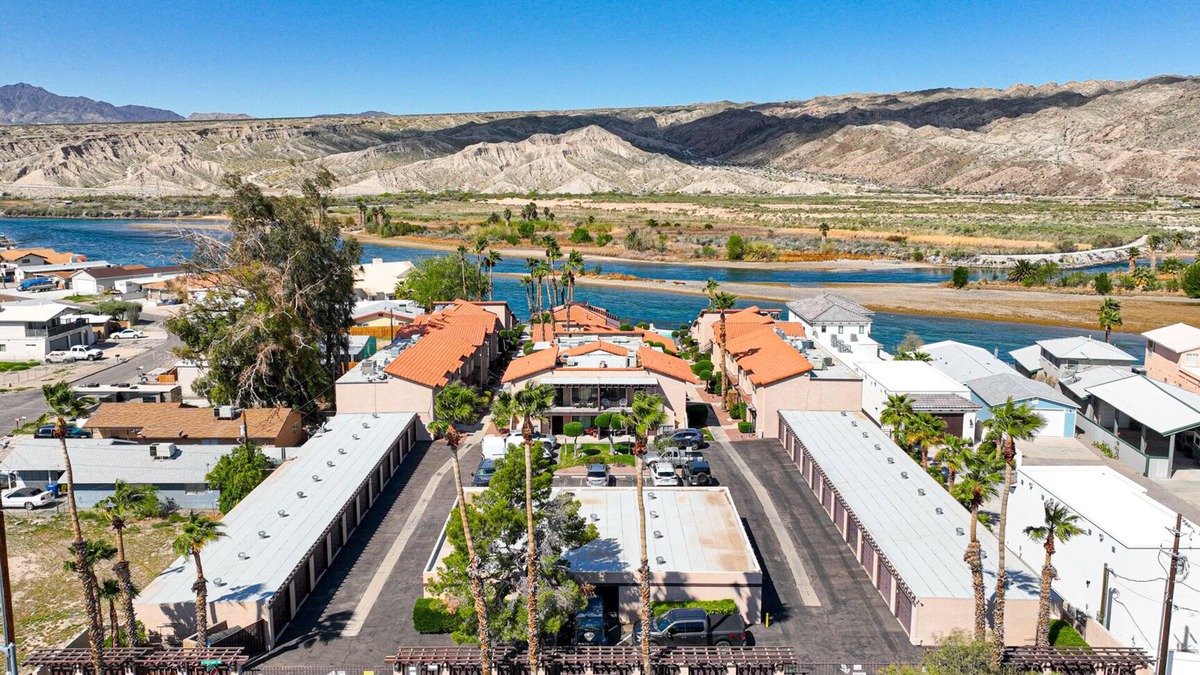 Bullhead City Condo | 2-bedroom condo just 17 minutes from Harrah's Laughlin Casino