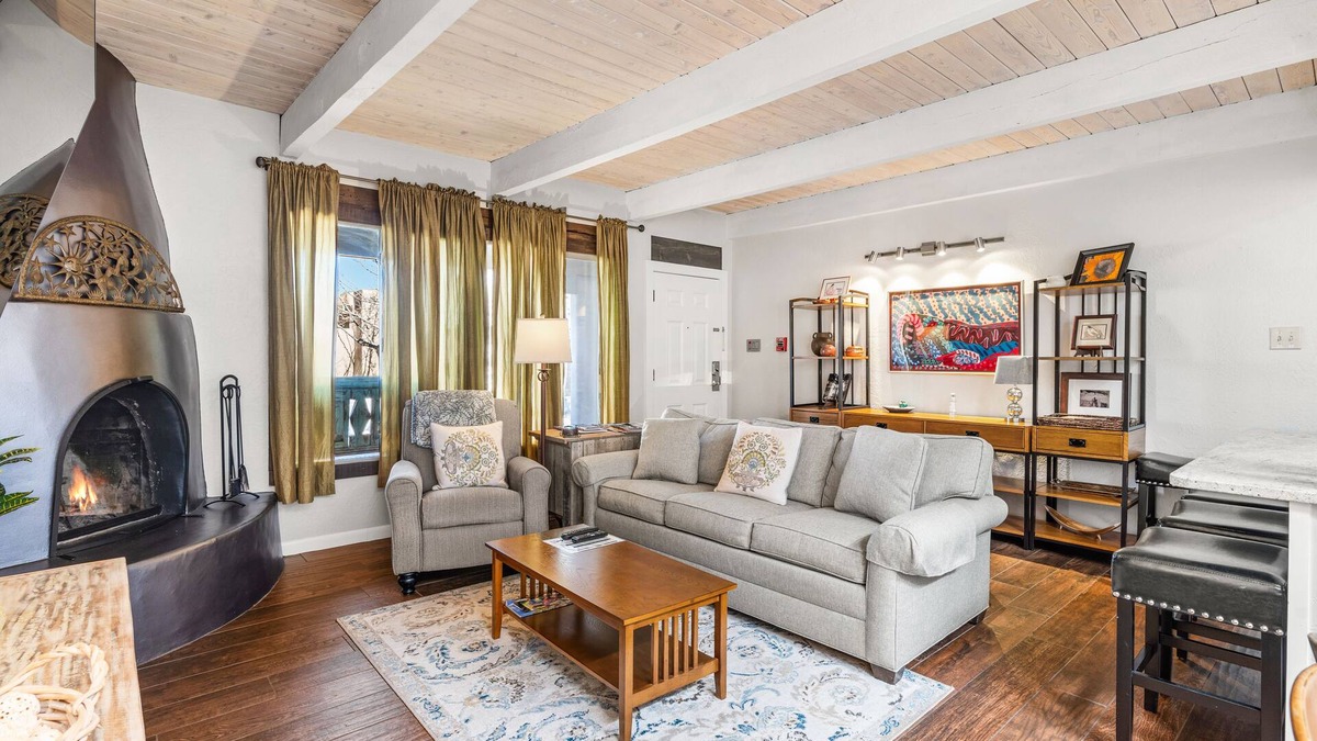 Northeast Santa Fe Hotel | 2-Bedroom Condo with Kiva Fireplace Walk to the Plaza