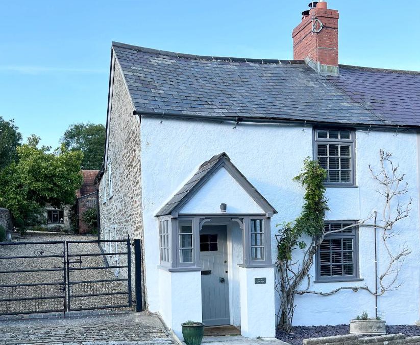 Stalbridge House | 2 Bedroom Cottage - Sleeps 4 - Wifi Fireplace