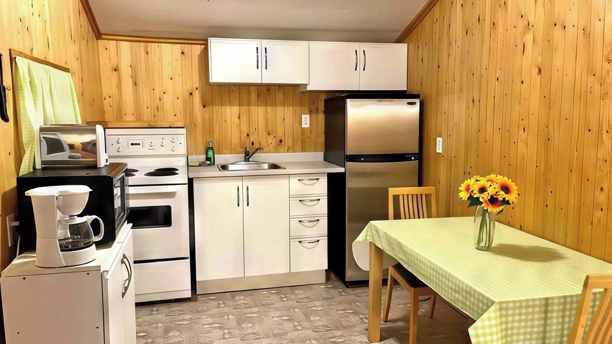 Bobcaygeon House | 2-Bedroom Cottage #9 - Ambleside