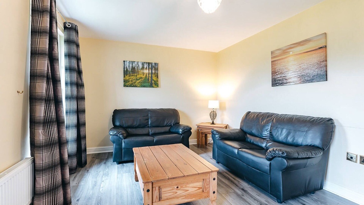Eaton Mascott Cottage | 2 bedroom cottage for 4 guests, No Deposit