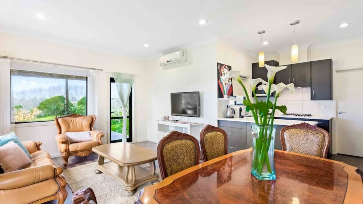Dairy Flat House | 2 bedroom cottage in a country setting | Parking