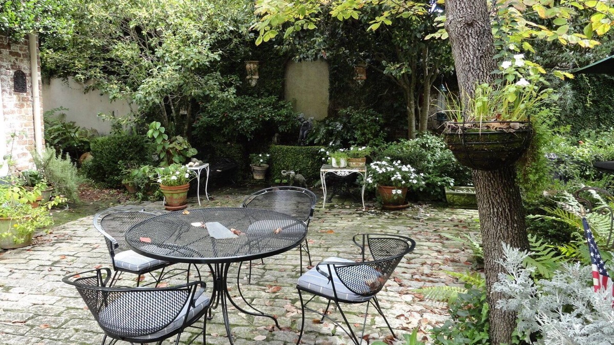 South of Broad Cottage | 2 Bedroom Cottage in the center of town! Free Parking and Private Courtyard!