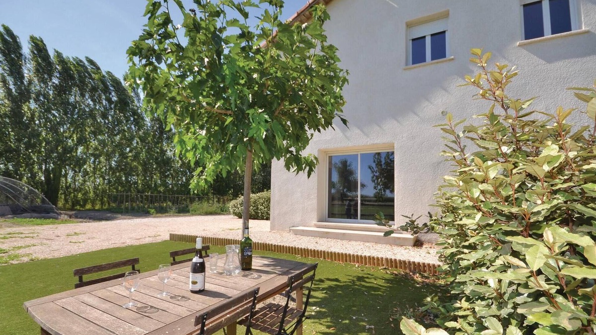 Le Sambuc House | 2 bedroom cozy home in Le Sambuc