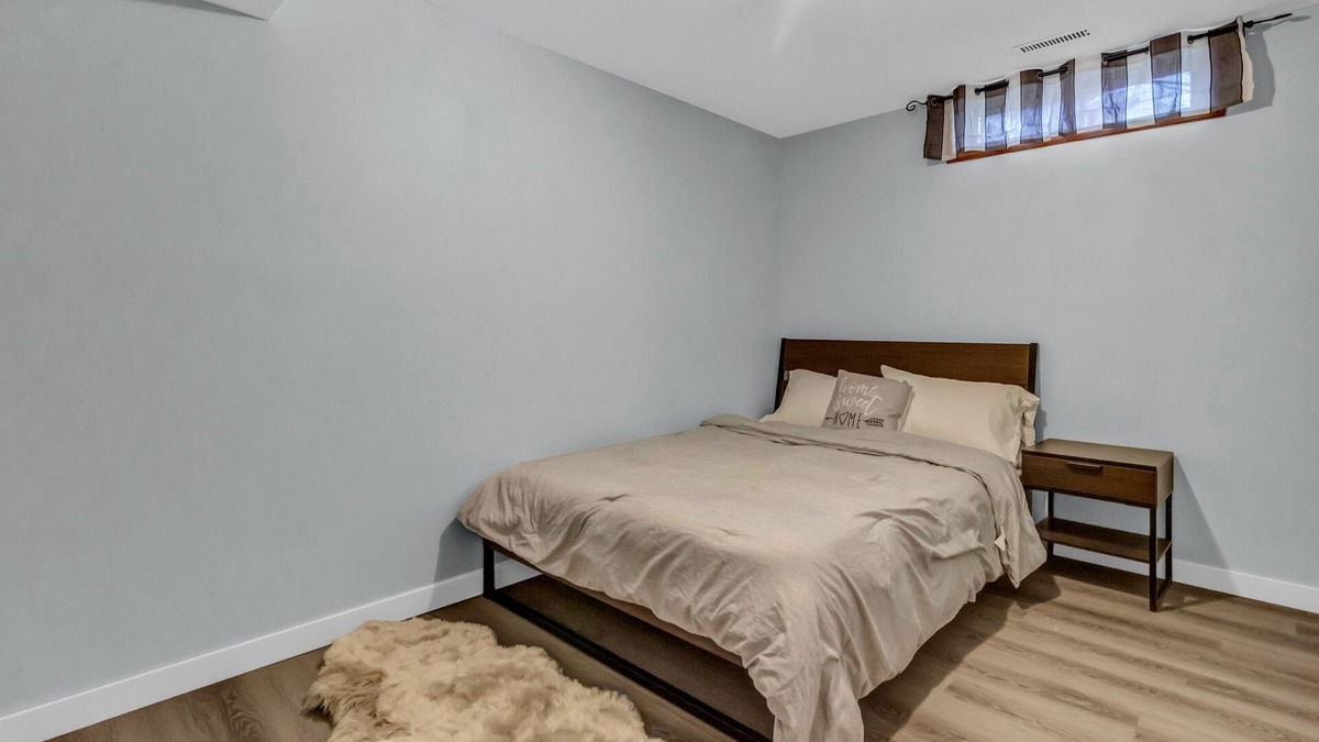 Calgary House | 2 Bedroom Cozy Unit- Basement Lower Level