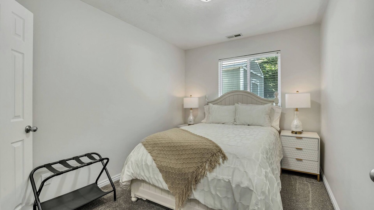 North Salt Lake House | 2-bedroom cozy basement North Salt Lake with WiFi, AC