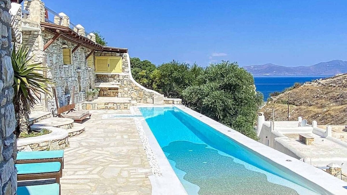 Agios Ioannis Villa | 2 Bedroom Cycladic Style Suite, A/C, Private Pool, Sea & Sunset Views - 15mins from Mykonos Town!