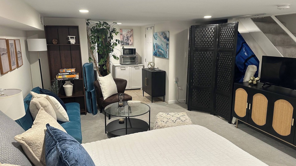 Petworth House | 2 Bedroom DC Stay w/Private Patio + Outdoor Games