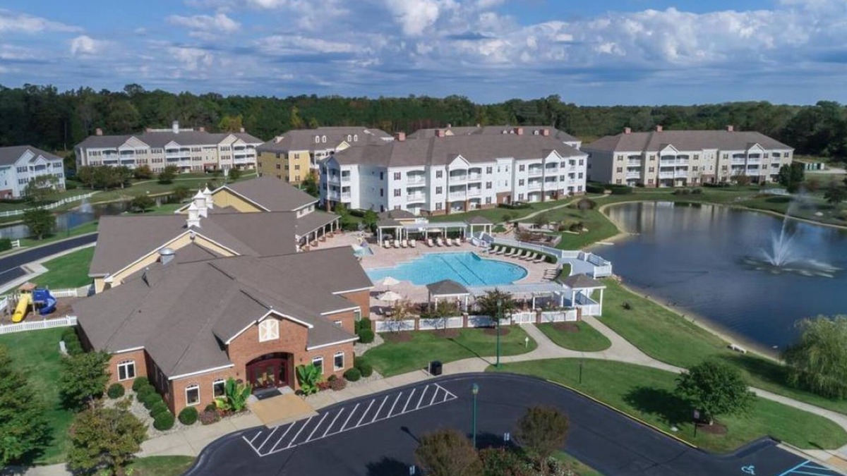 Williamsburg Hotel | 2 Bedroom Deluxe Lock-off, in Beautiful Williamsburg VA