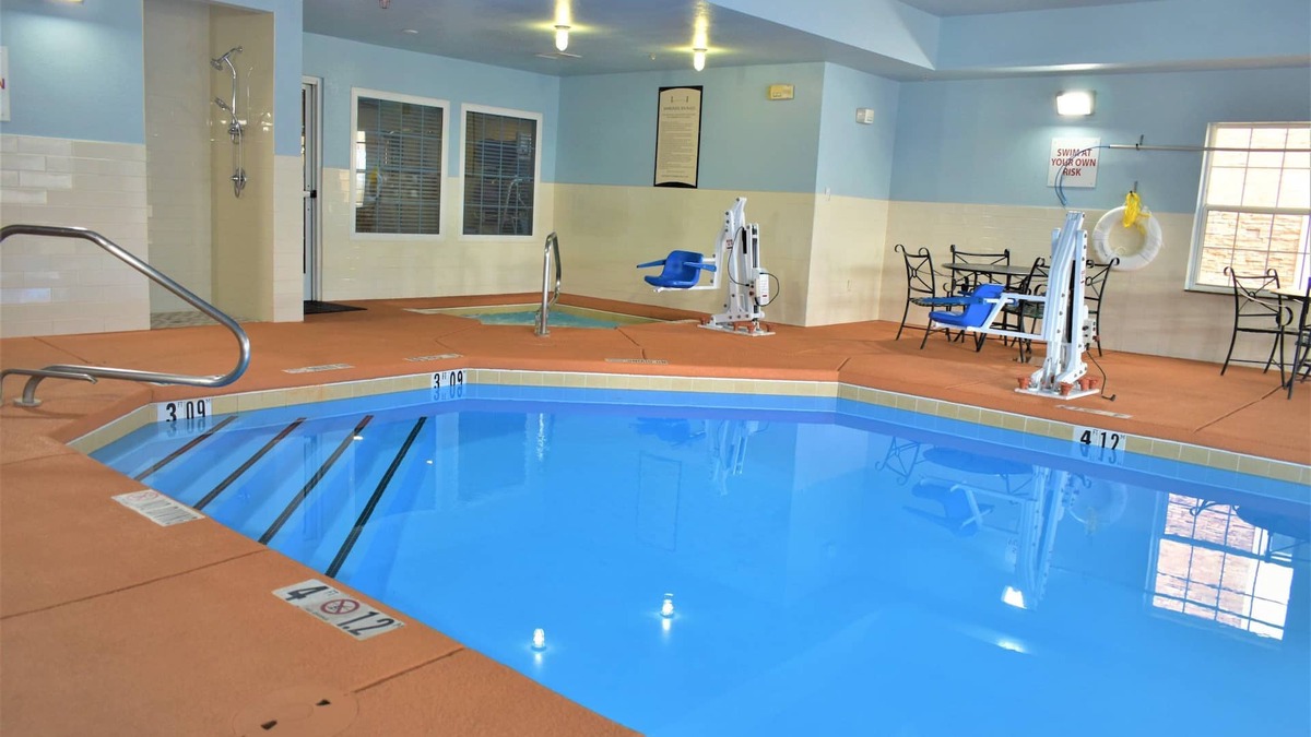 Northeast Heights Condo | 2 Bedroom | Equipped Suite | Pool + Hot Tub Access