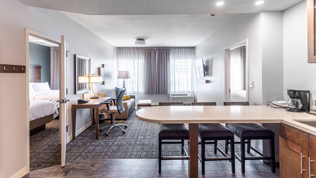 Montgomery Condo | 2 Bedroom | Free Breakfast. Outdoor Pool. Gym.