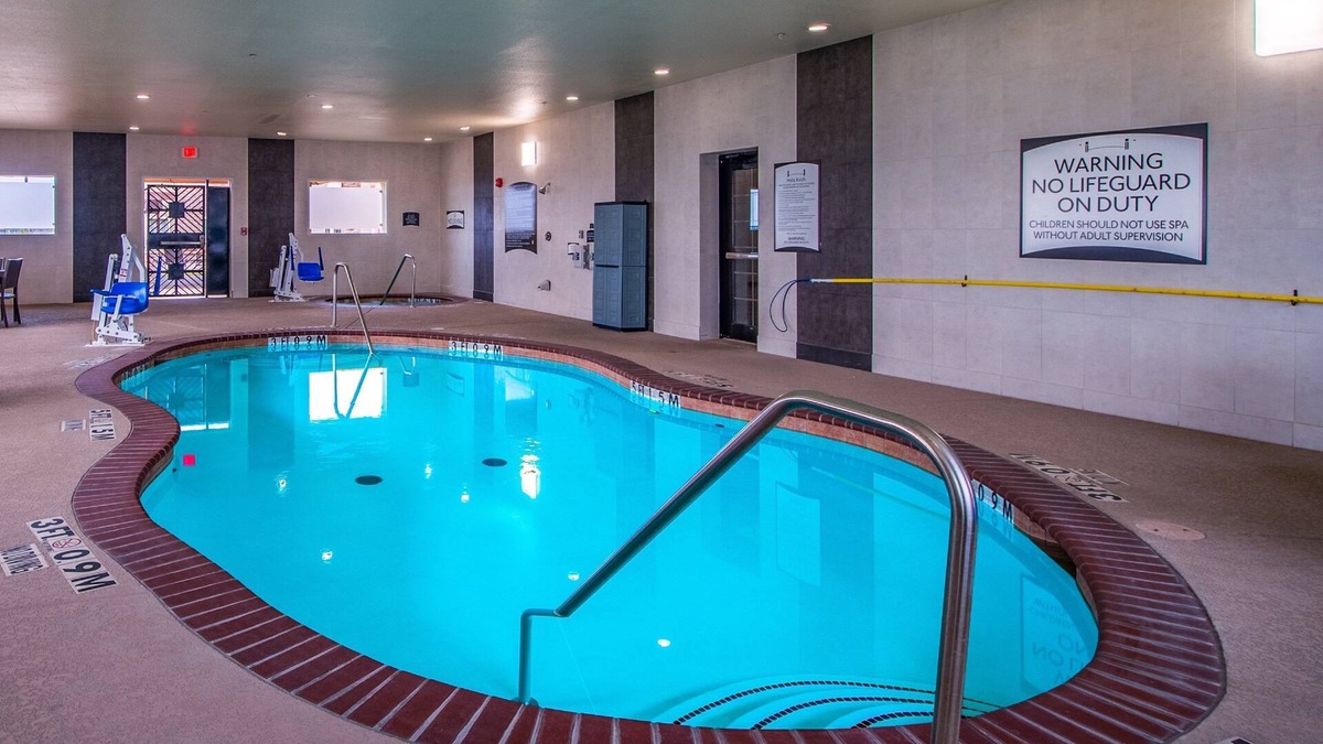 Longview Condo | 2 Bedroom | Free Breakfast. Indoor Pool & Hot Tub