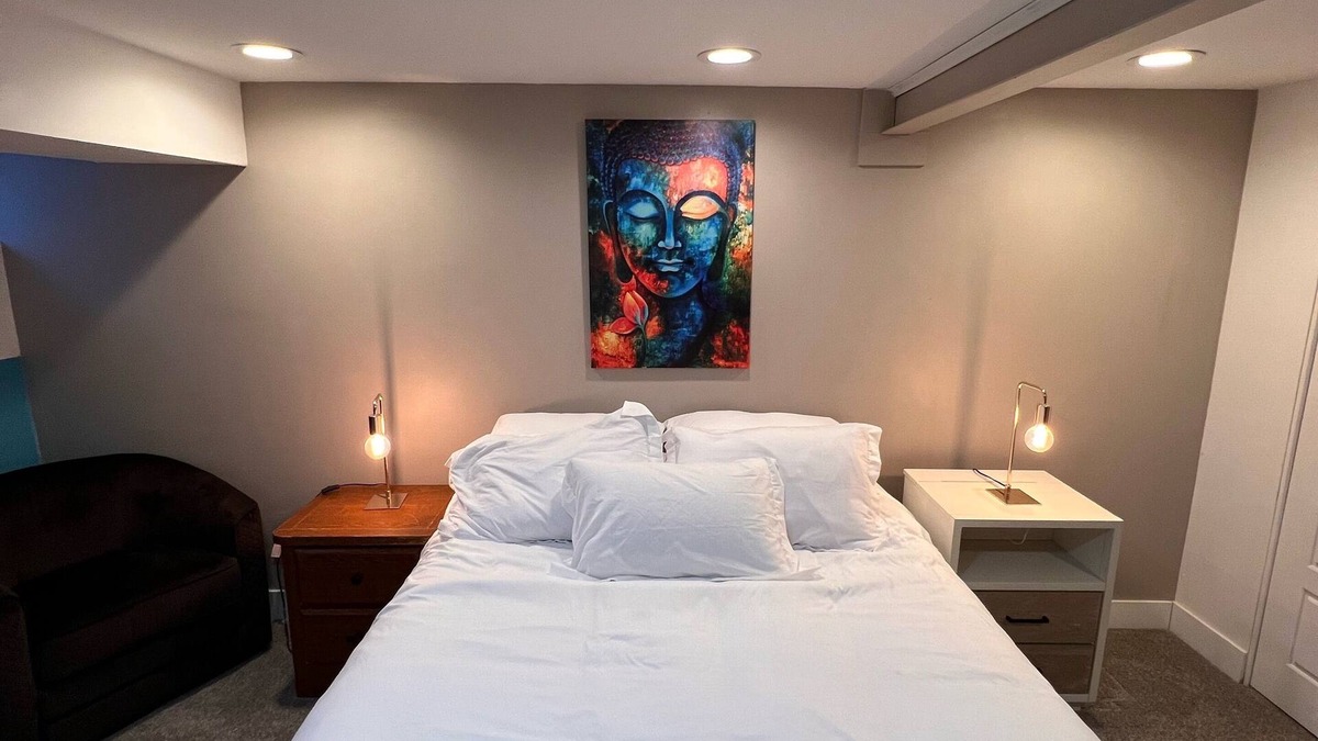 Sunnyside House | 2 bedroom Garden Level Getaway