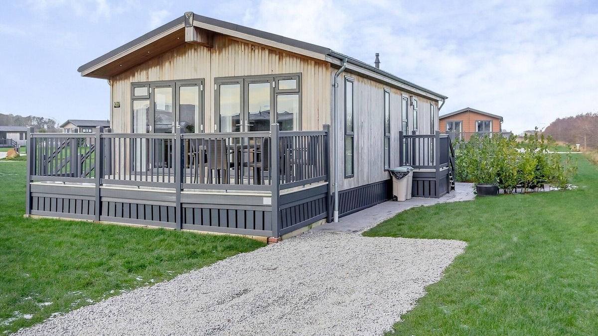 Carlton-in-Cleveland Cabin | 2 bedroom accommodation in Great Ayton, Yorkshire Moors and Coast