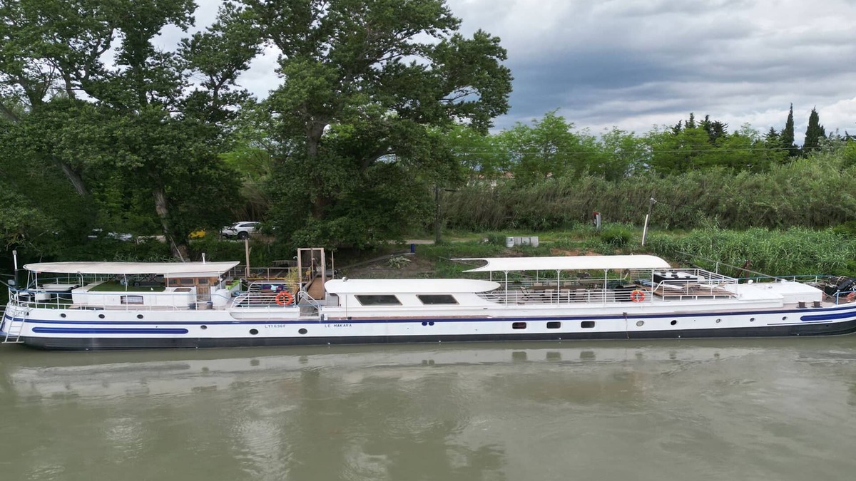 Avignon Boat Rental | 2-bedroom gite - Péniche Spa Le Makara